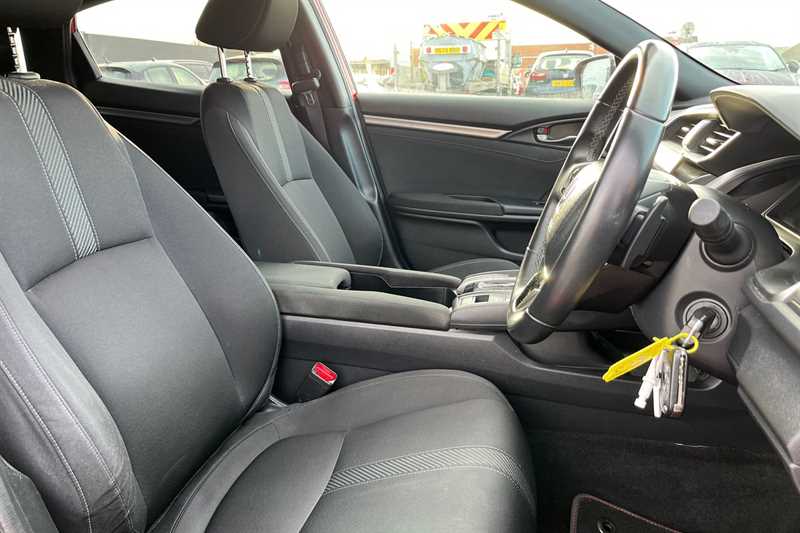 Used Honda Civic 2018 for sale - 76978131: Photo 23