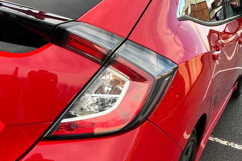 Used Honda Civic 2018 for sale - 76978131: Photo 32