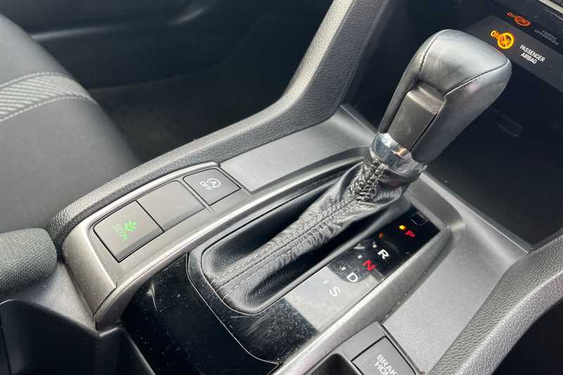 Used Honda Civic 2018 for sale - 76978131: Photo 40