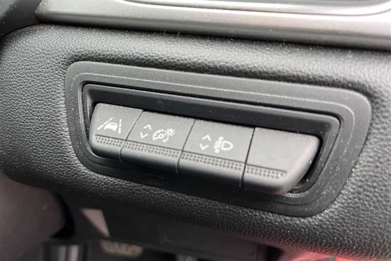 Used Renault Captur 2020 for sale - 76733104: Photo 40