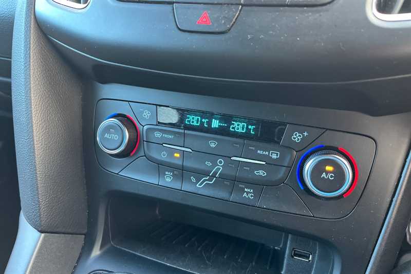 Used Ford Focus 2018 for sale - 76843944: Photo 15