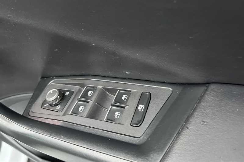 Used Volkswagen T-Roc for sale - 77863604: Photo 16