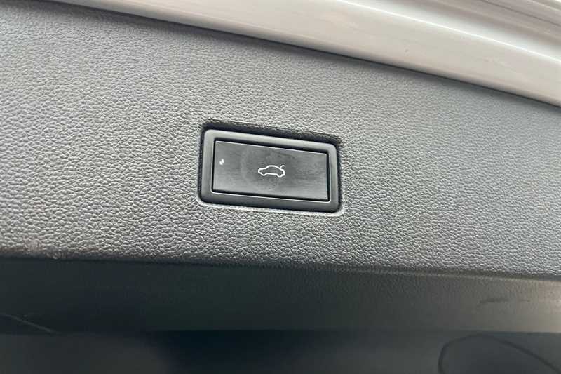 Used Volkswagen T-Roc for sale - 77863604: Photo 38