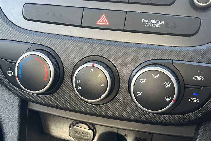 Used Hyundai i10 2018 for sale - 76530624: Photo 15