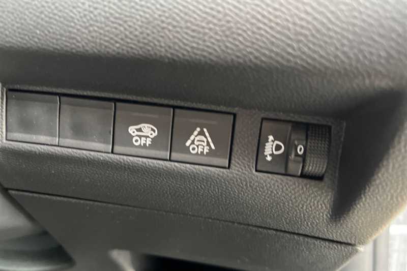 Used Peugeot 2008 2020 for sale - 76955915: Photo 40