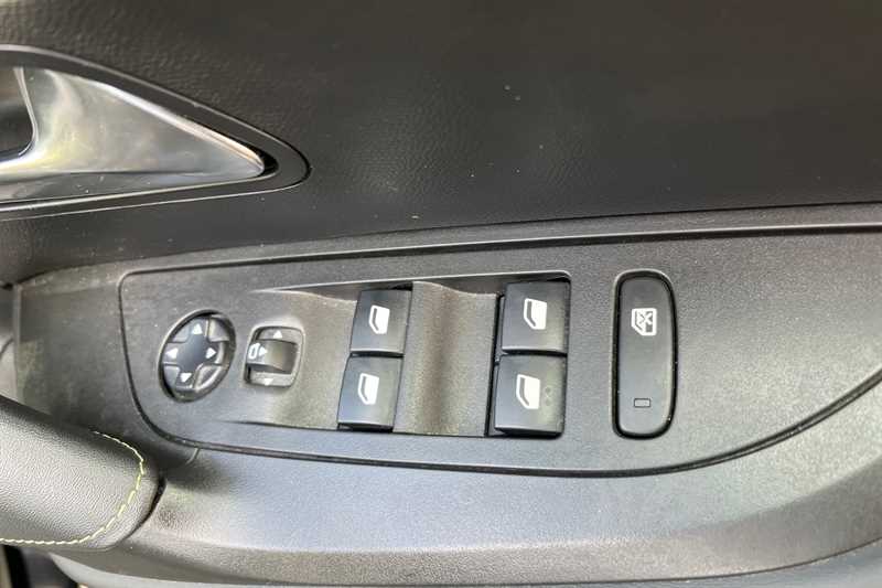 Used Peugeot 2008 2022 for sale - 77829098: Photo 16