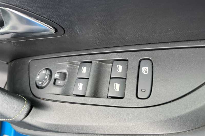 Used Peugeot 2008 for sale - 78130441: Photo 16