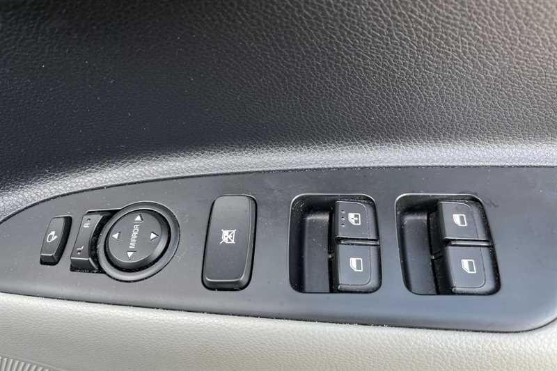 Used Kia Stonic 2023 for sale - 76806046: Photo 16