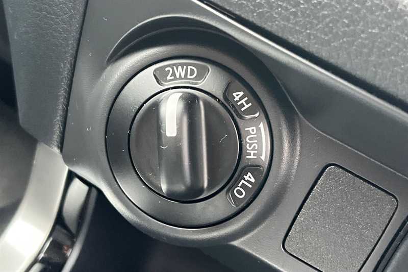 Used Nissan Navara 2020 for sale - 76462624: Photo 40