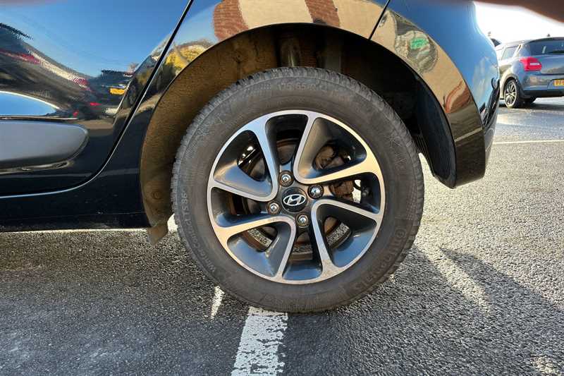 Used Hyundai i10 2018 for sale - 76805563: Photo 11