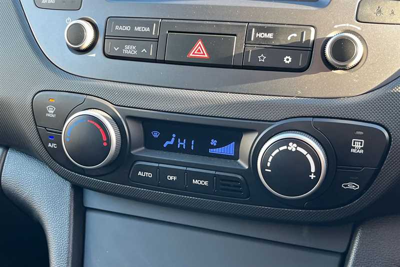 Used Hyundai i10 2018 for sale - 76805563: Photo 15