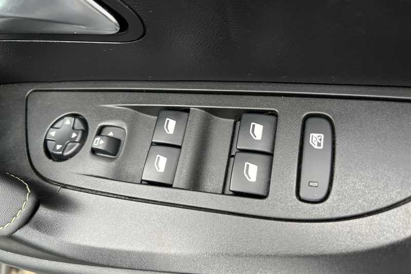 Used Peugeot 2008 2021 for sale - 76955831: Photo 16