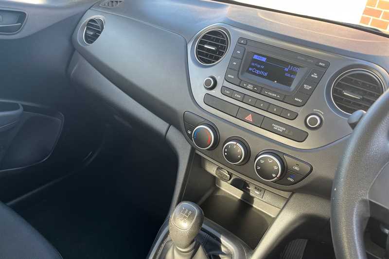 Used Hyundai i10 2018 for sale - 76449163: Photo 14