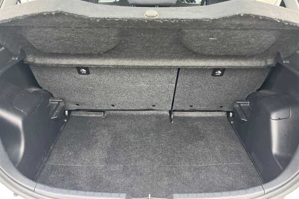 Used Toyota Yaris 2019 for sale - 76286516: Photo 25
