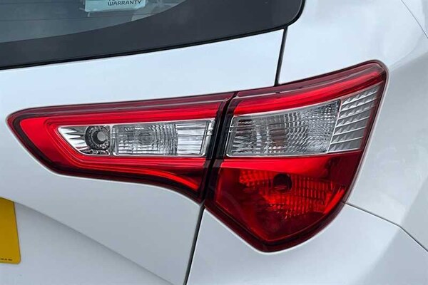 Used Toyota Yaris 2019 for sale - 76286516: Photo 32