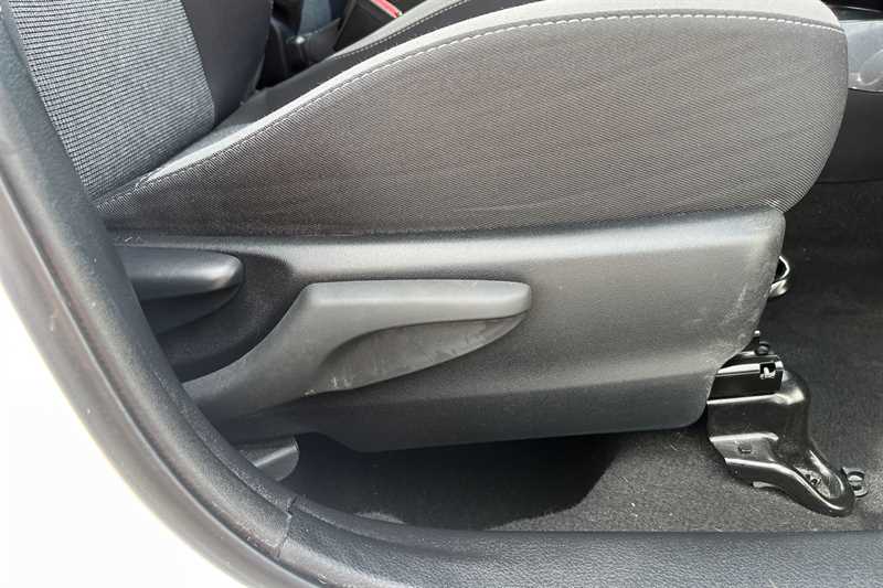 Used Toyota Yaris 2020 for sale - 78222189: Photo 26