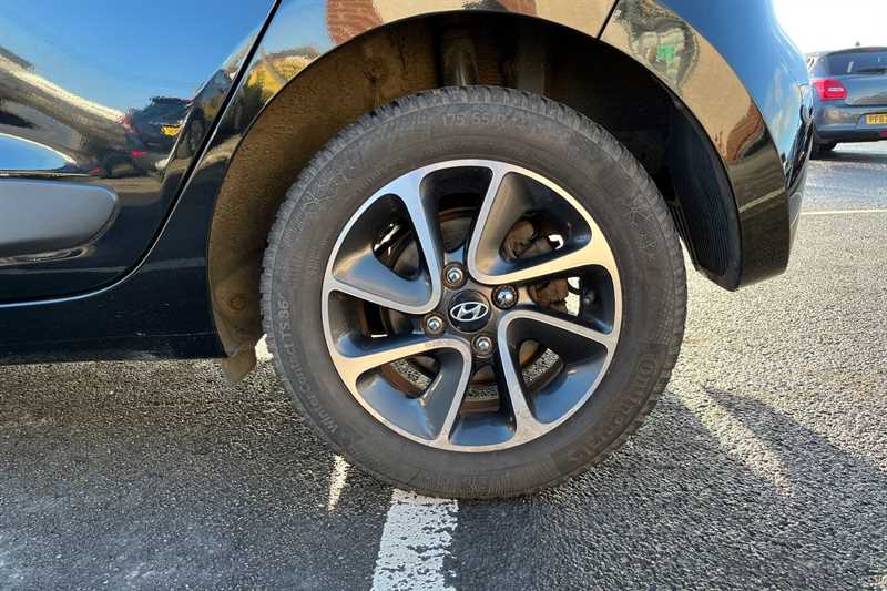 Used Hyundai i10 2018 for sale - 76955652: Photo 12