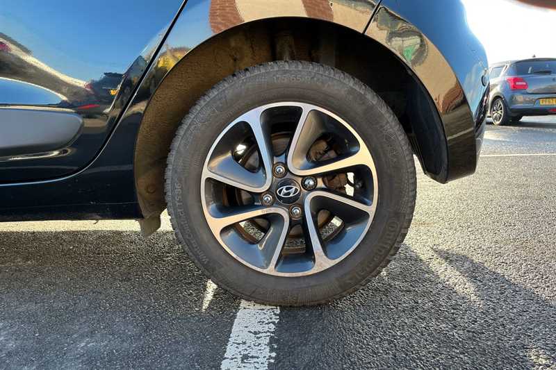 Used Hyundai i10 2018 for sale - 76955652: Photo 9