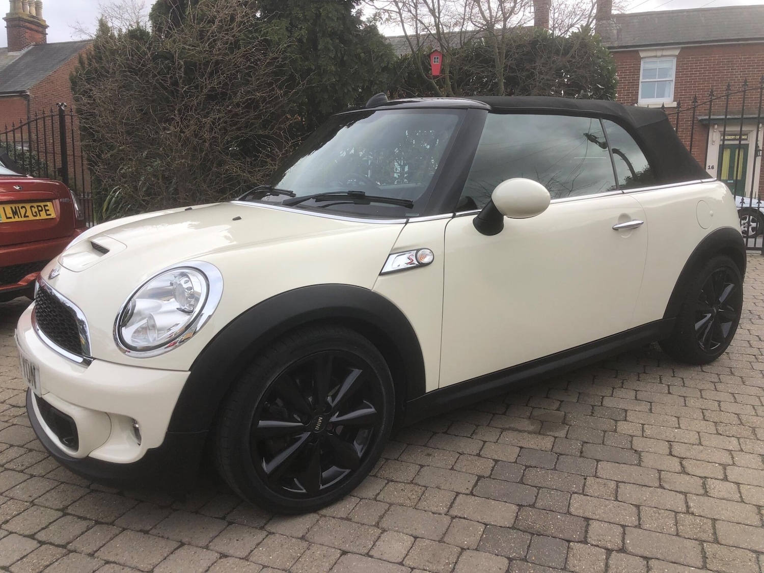 Used MINI Convertible 2014 for sale - 78115974: Photo 2