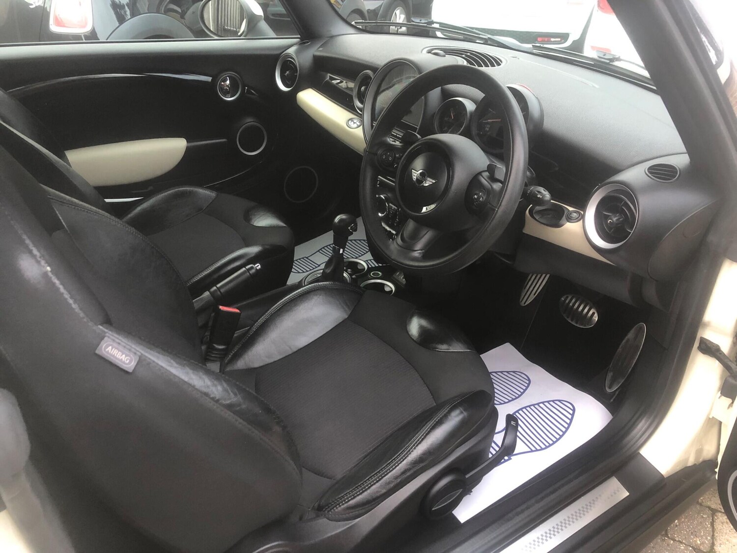 Used MINI Convertible 2014 for sale - 78115974: Photo 30