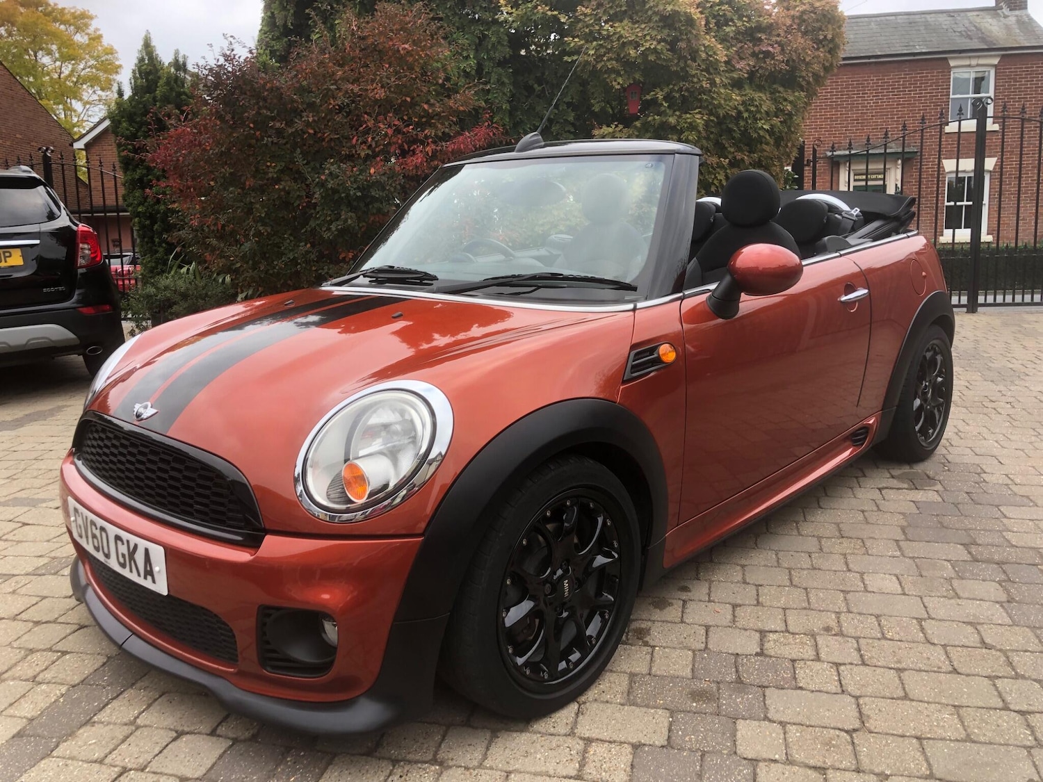 Used MINI Convertible 2011 for sale - 78115306: Photo 2