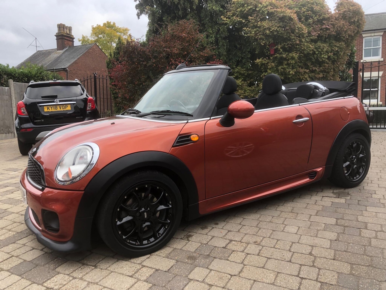 Used MINI Convertible 2011 for sale - 78115306: Photo 3