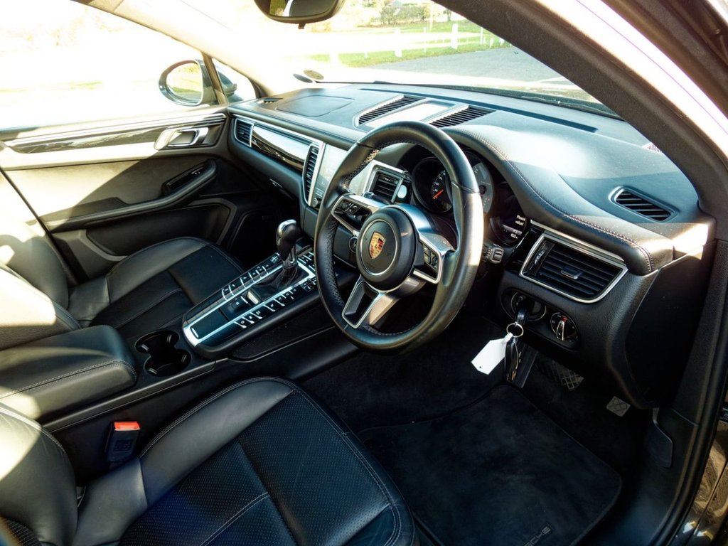 Used Porsche Macan 2016 for sale - 76385835: Photo 35