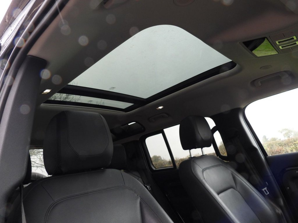 Used Land Rover Defender 2022 for sale - 76546668: Photo 25