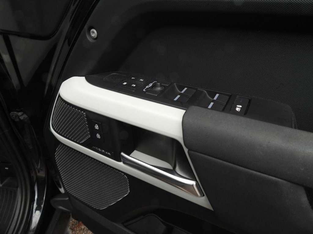 Used Land Rover Defender 2022 for sale - 76546668: Photo 26