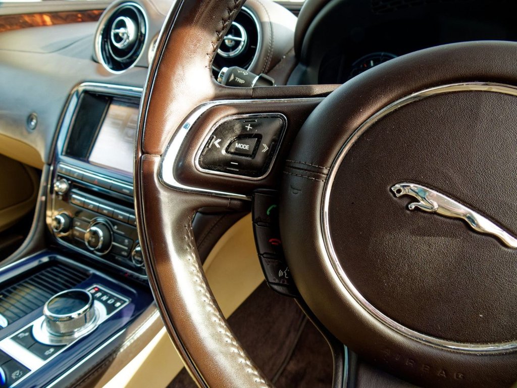 Used Jaguar XJ 2011 for sale - 76469585: Photo 37