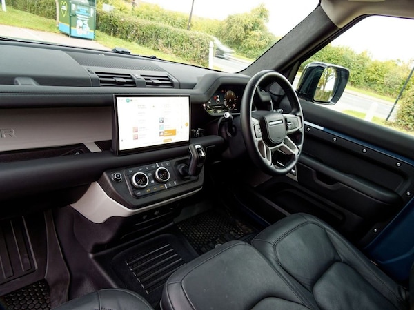 Used Land Rover Defender 2024 for sale - 76223903: Photo 31
