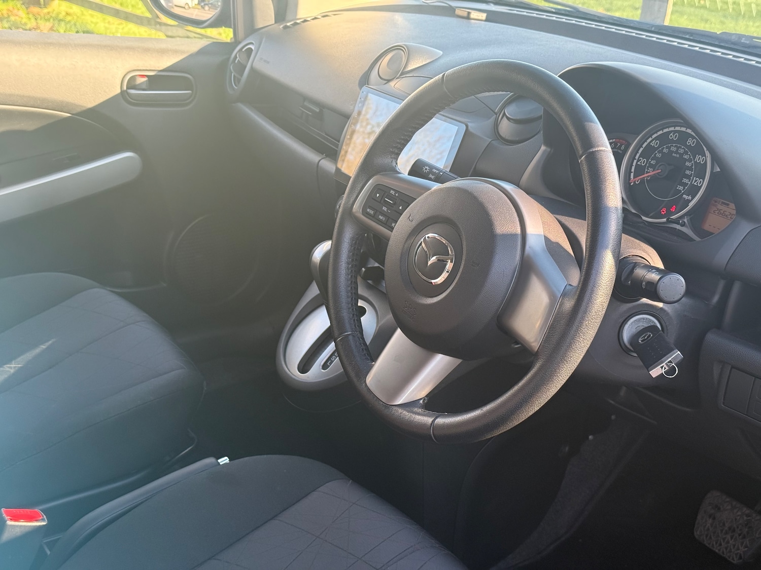 Used Mazda Mazda2 2014 for sale - 76653946: Photo 14