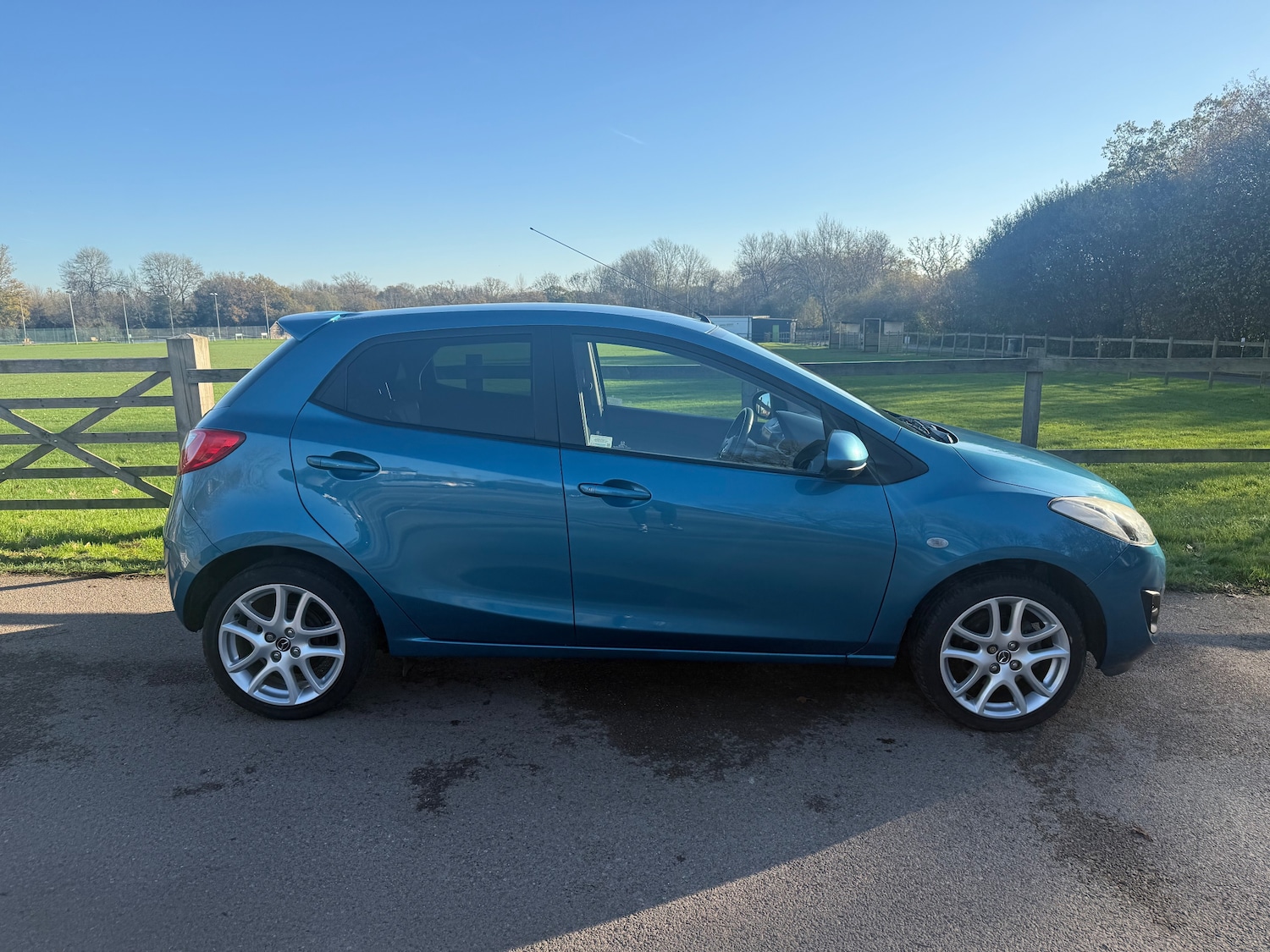 Used Mazda Mazda2 2014 for sale - 76653946: Photo 3