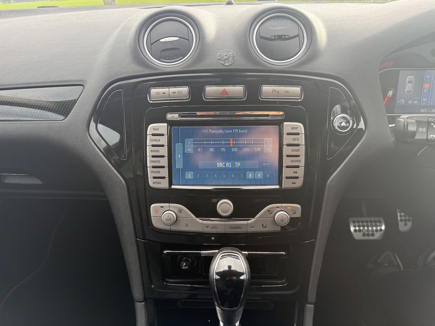 Used Ford Mondeo 2010 for sale - 76453677: Photo 25