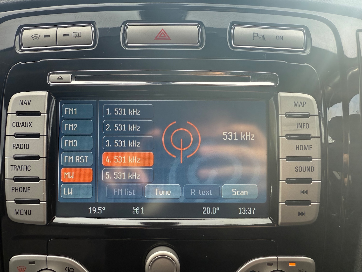 Used Ford Mondeo 2010 for sale - 76453677: Photo 28