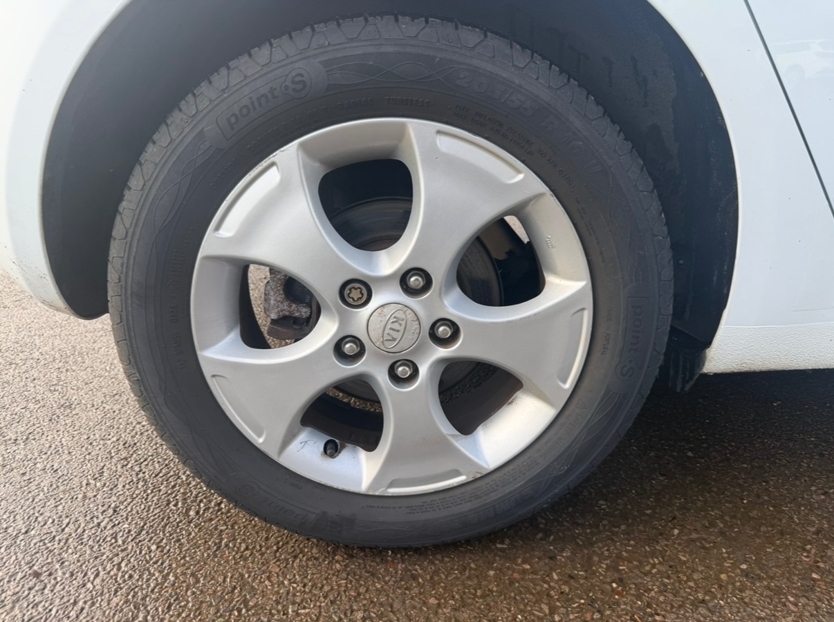 Used Kia Venga 2014 for sale - 76429527: Photo 12