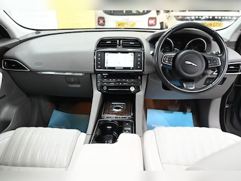 Used Jaguar F-Pace 2016 for sale - 79305560: Photo