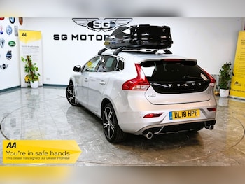 Used Volvo V40 2018 for sale - 76586682: Photo