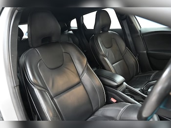 Used Volvo V40 2018 for sale - 76586682: Photo