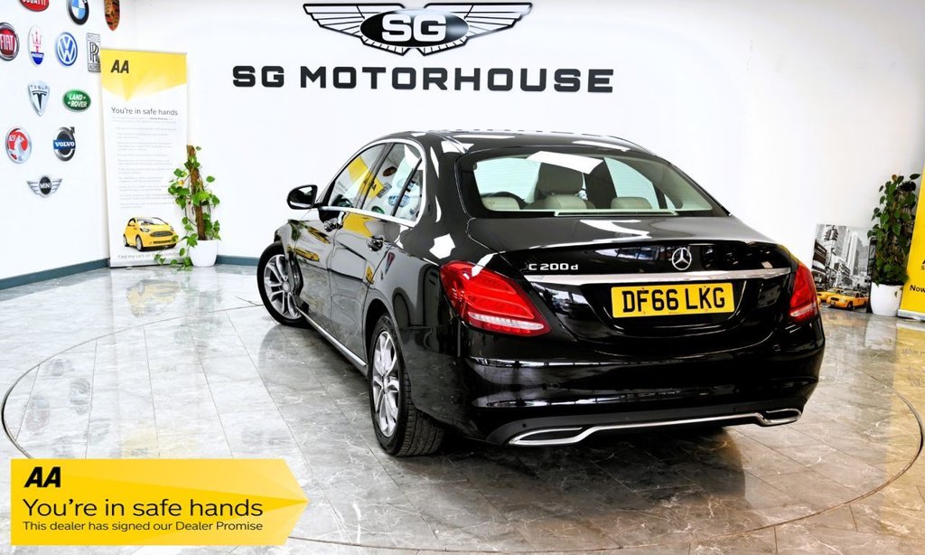 Used Mercedes-Benz C Class 2016 for sale - 77884945: Photo 2