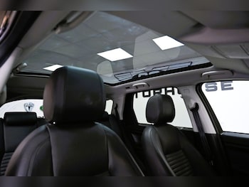 Used Land Rover Discovery Sport 2017 for sale - 75276000: Photo