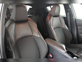 Used Toyota C-HR 2018 for sale - 78246644: Photo