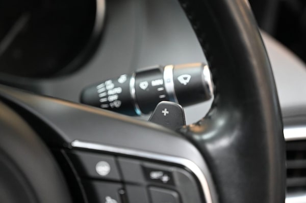 Used Jaguar XE 2017 for sale - 76313137: Photo 15