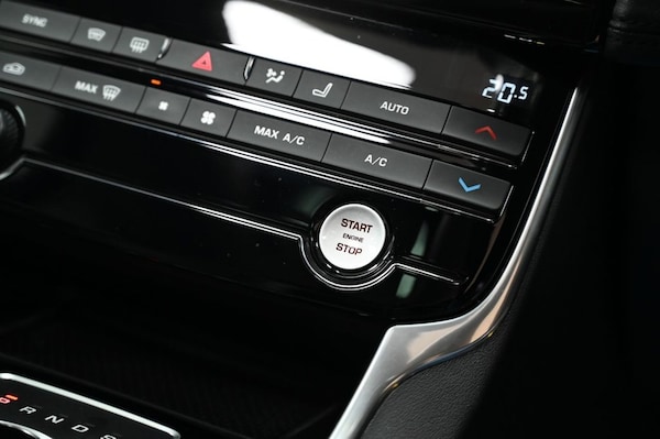 Used Jaguar XE 2017 for sale - 76313137: Photo 19