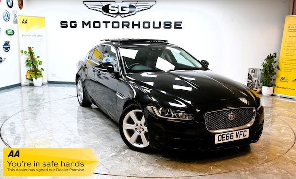 Used Jaguar XE 2017 for sale - 76313137: Photo 1