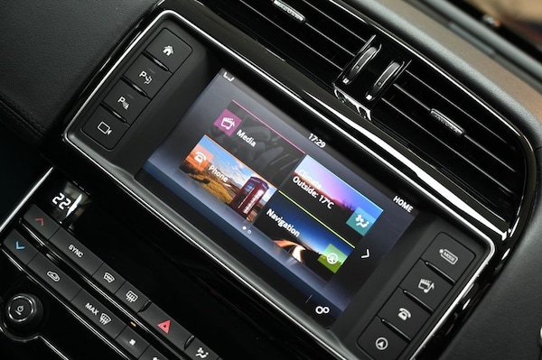 Used Jaguar XE 2017 for sale - 76313137: Photo 21