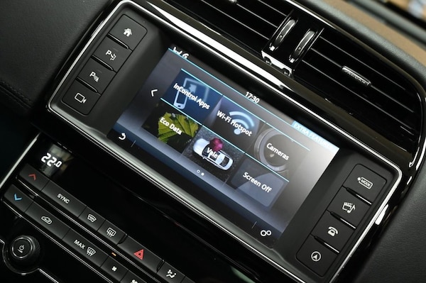 Used Jaguar XE 2017 for sale - 76313137: Photo 23