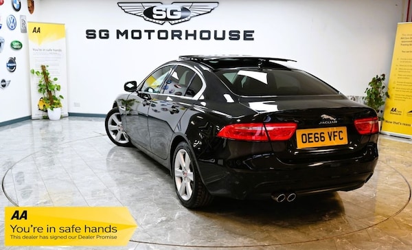 Used Jaguar XE 2017 for sale - 76313137: Photo 2