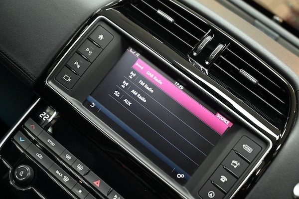 Used Jaguar XE 2017 for sale - 76313137: Photo 31