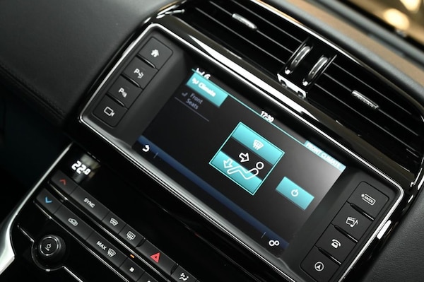 Used Jaguar XE 2017 for sale - 76313137: Photo 33